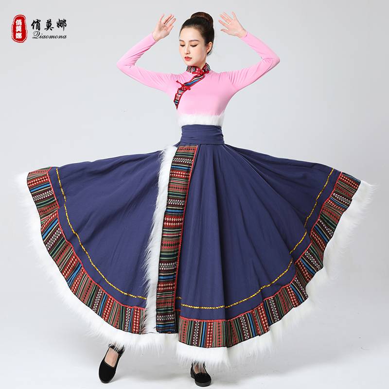 A Tibetan dance dress show for the adult dance examination in Xinjiang National Square