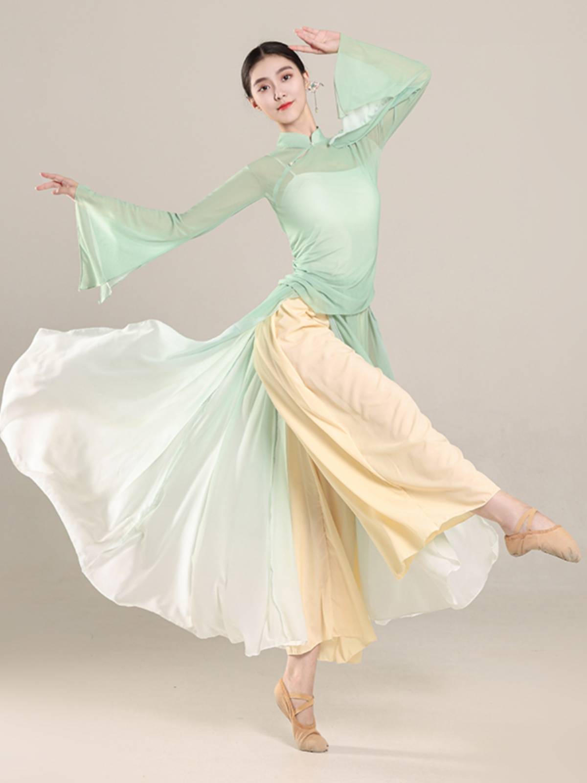 Classical Dance Performance Server New Fan Sleeve Jacks Performing Giney Jacket Chinese Dance National Plastic Dance Dance Series