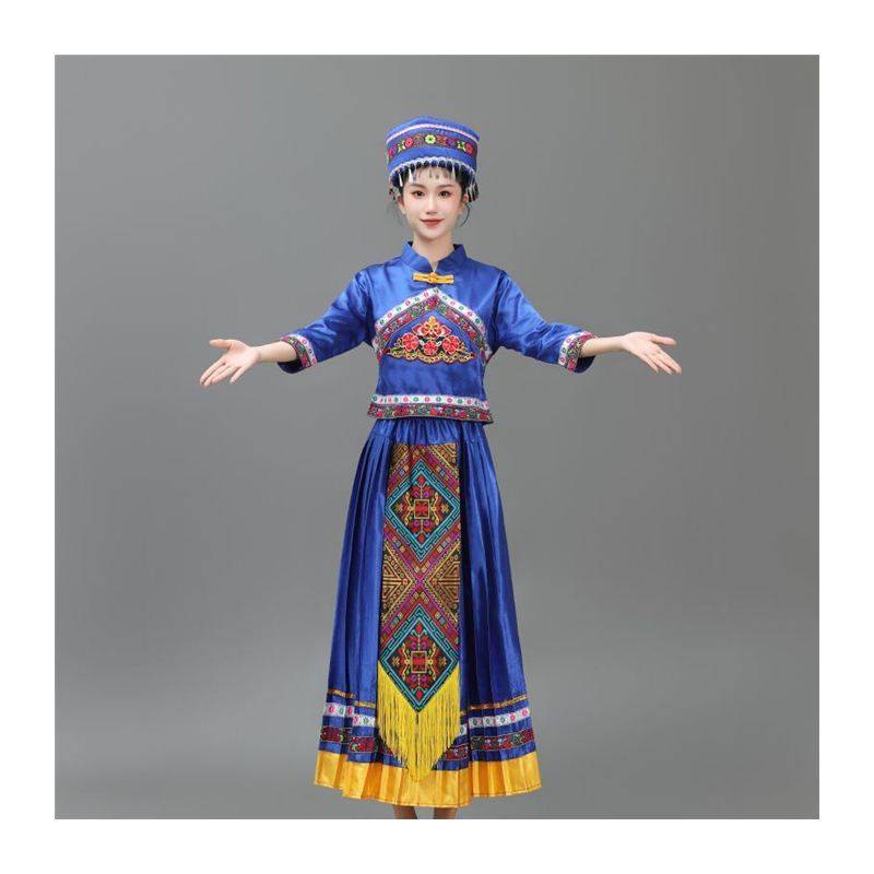 Douyin same ethnic minority dance I performed in March Sanmiao Plaza dance dance clothing Guangxi Zhuang people