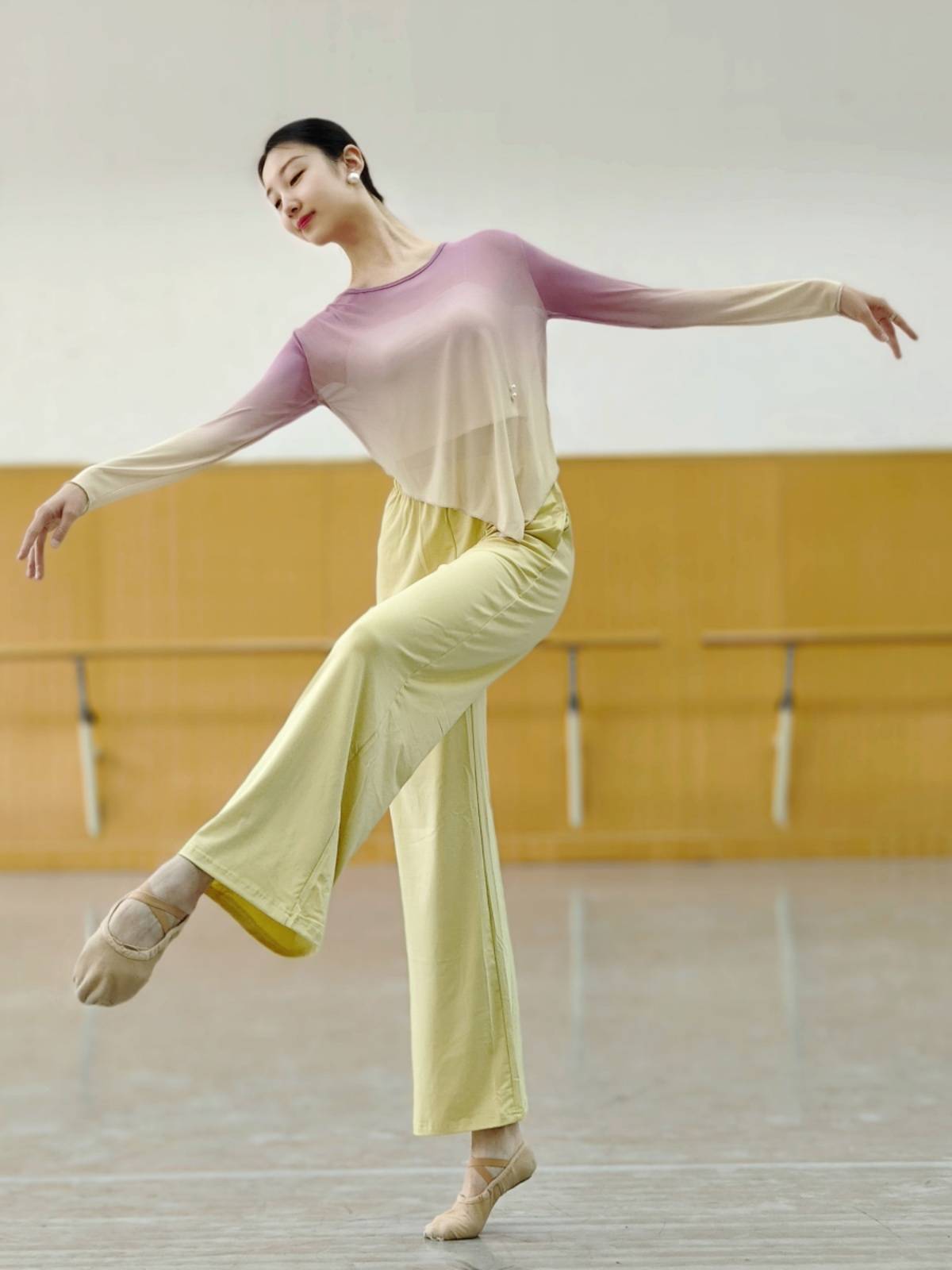 Classical dance gauze performance service women's elegant blouse loose body rhyme Chinese dance service professional dance practice uniform top