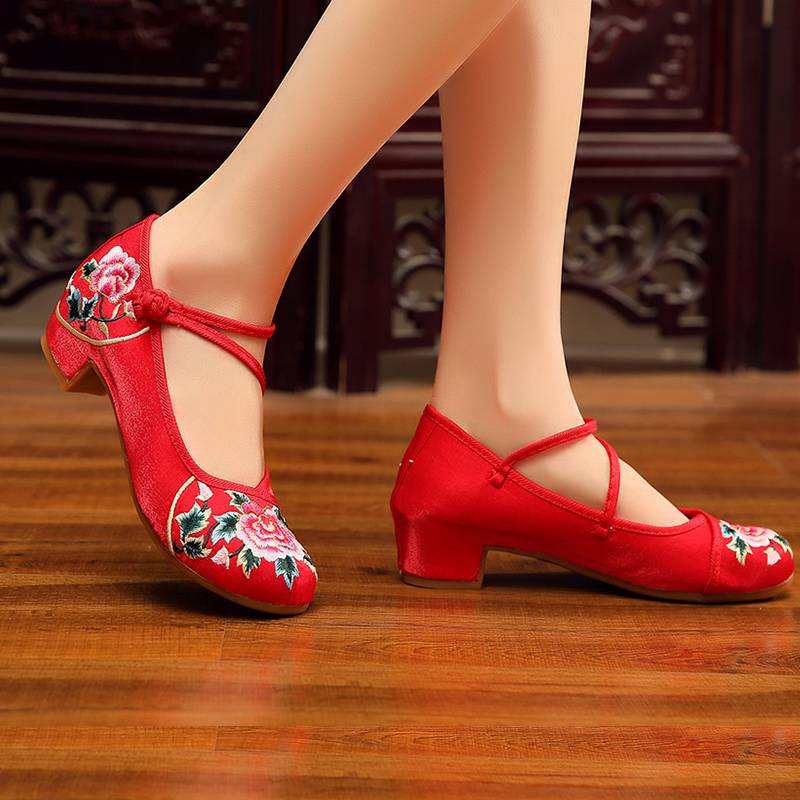 Plaza dancers embroidered shoes in the old Beijing cloth shoes ethnic wind waist, yangko dance fan dancing performance shoe