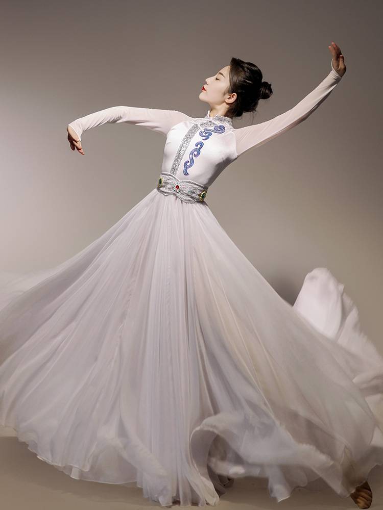 Mongol dance dress girl, white new 540-degree knitting genre troupe