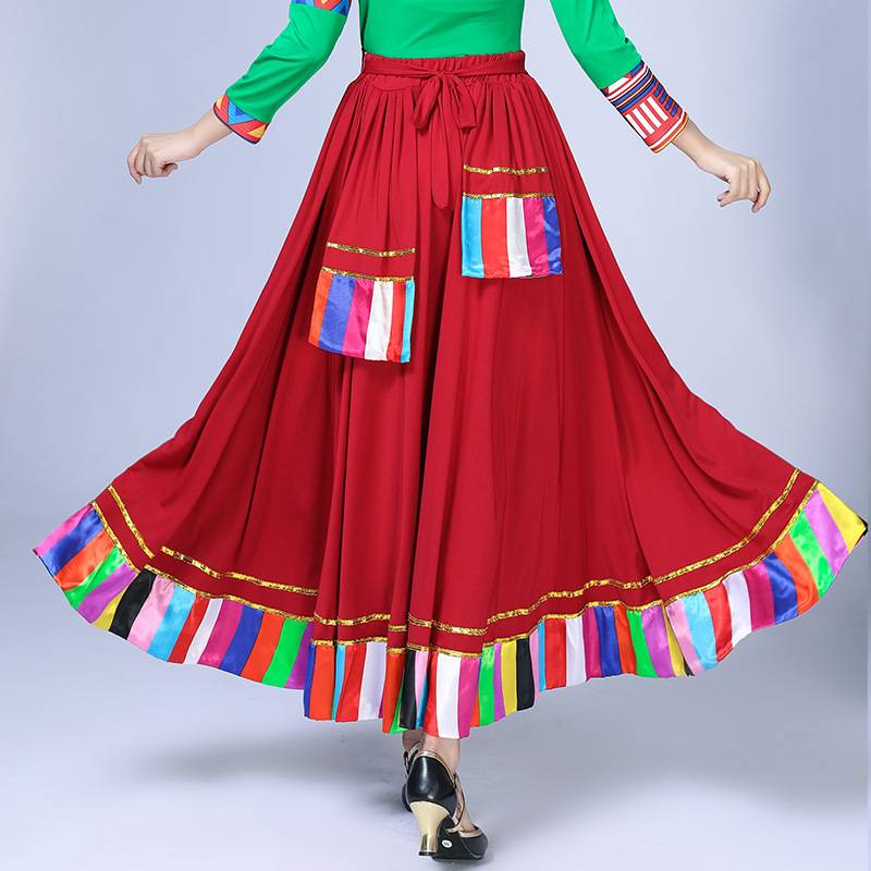 The Tibetan dance costume show, the ladies dance in the square, the ethnic minority practice, the half-dress dress