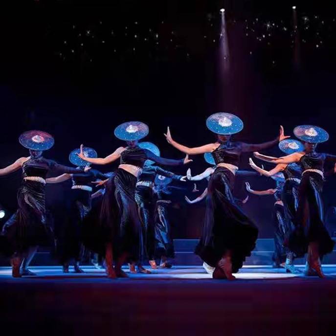 The twelfth Chinese Dance Lotus Award is intoxicated by the National Dai Dance Liuyi waist girl performance suit