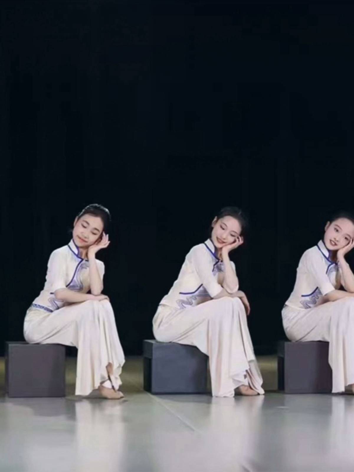 Grandma Bridge Dance Dance Dance Stool Fan Pu Fan Tao Performing Performance Fan Performance Clothing Bench Performance Service