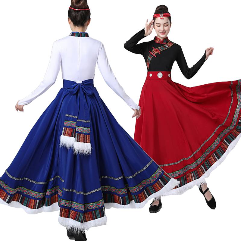 Tibetan dance performance dressgirls in Tibetan dance plaza