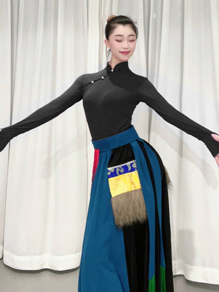 The Tibetan Dance Show Women's Apprenticeship for the Mongol Dance Square Quaternary
