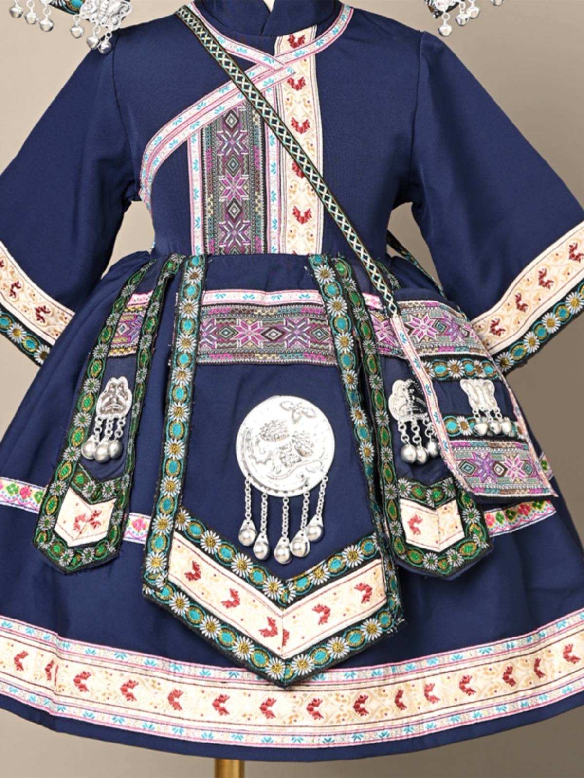 The new March three national clothing Guangxi Zhuang dance service children's ethnic minority performance service performance service Miao nationality
