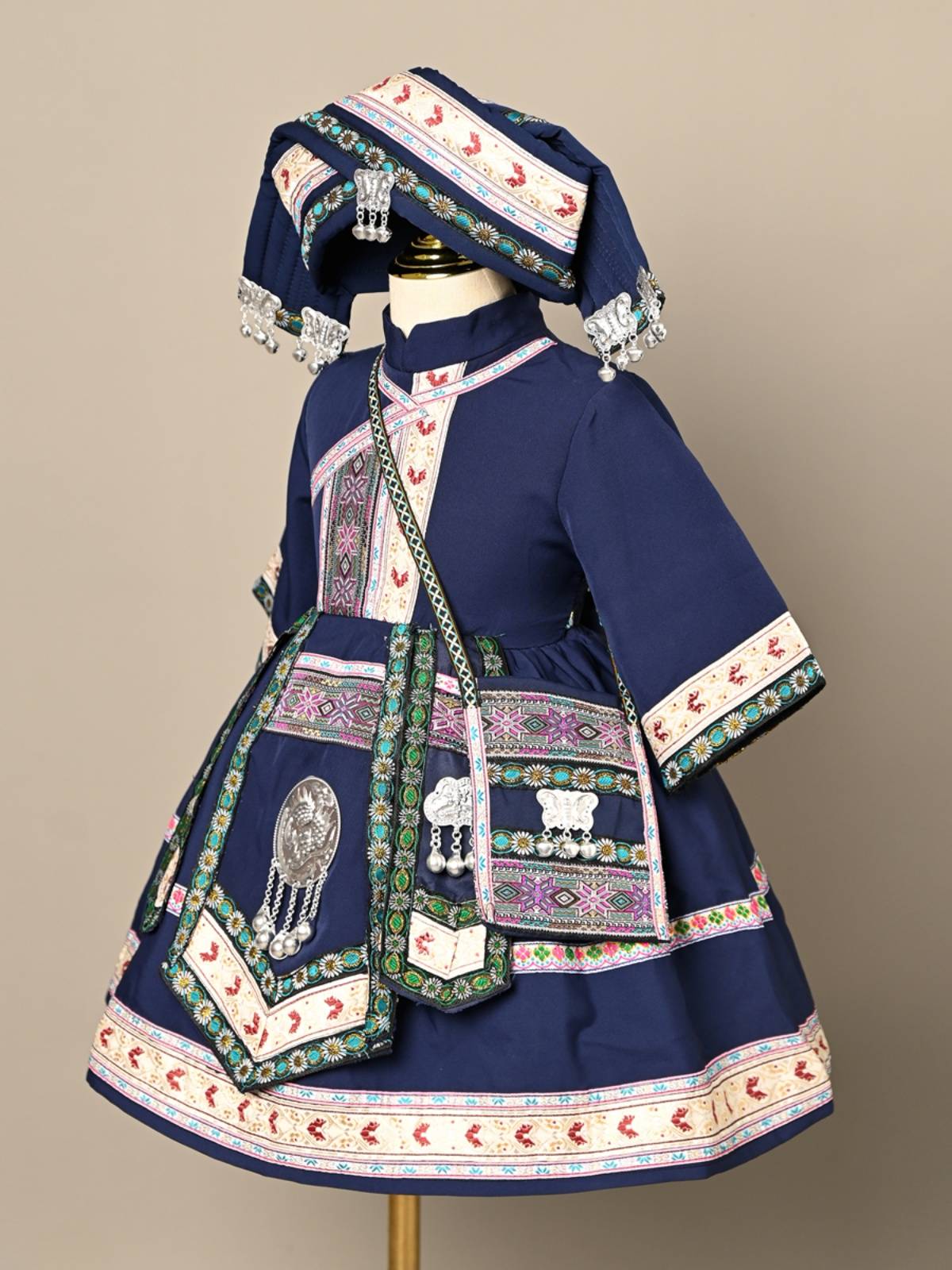The new March three national clothing Guangxi Zhuang dance service children's ethnic minority performance service performance service Miao nationality