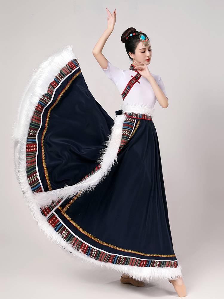 The Tibetan dance dress half-wrecked in the dress plaza