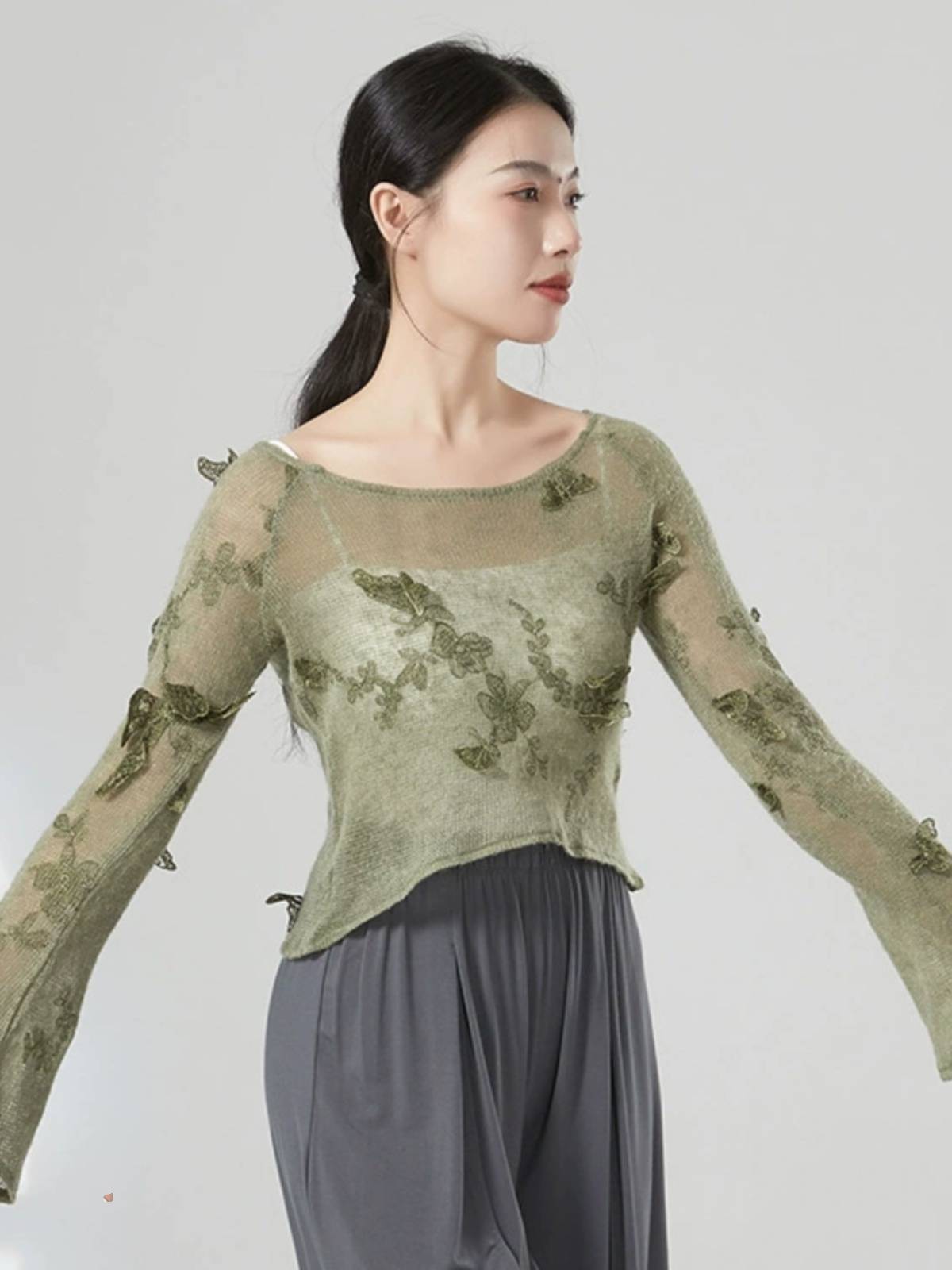 Classical dance dance clothing butterfly embroidered top Chinese dance national dance exercise, modern dance clothing female teacher