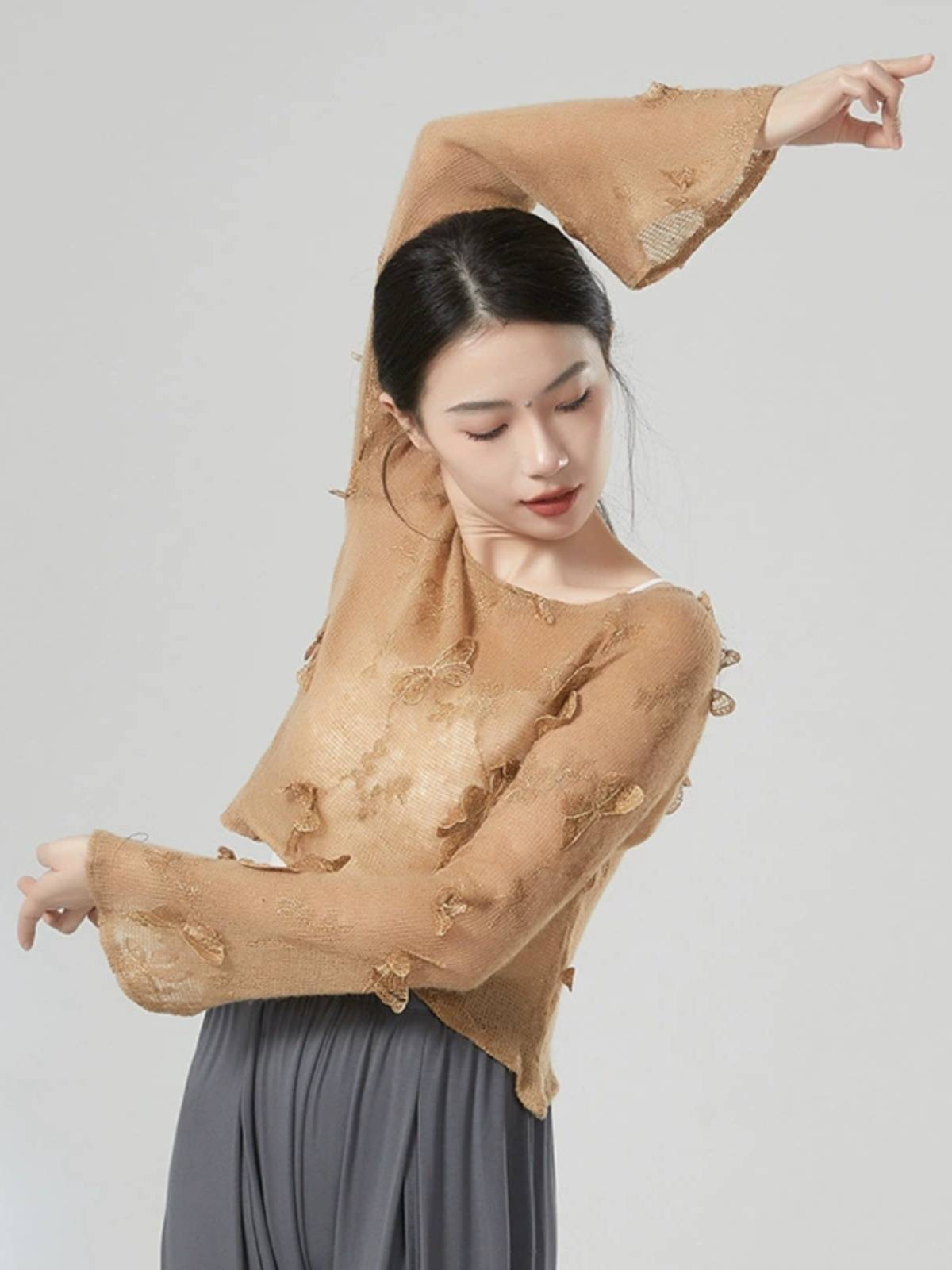 Classical dance dance clothing butterfly embroidered top Chinese dance national dance exercise, modern dance clothing female teacher