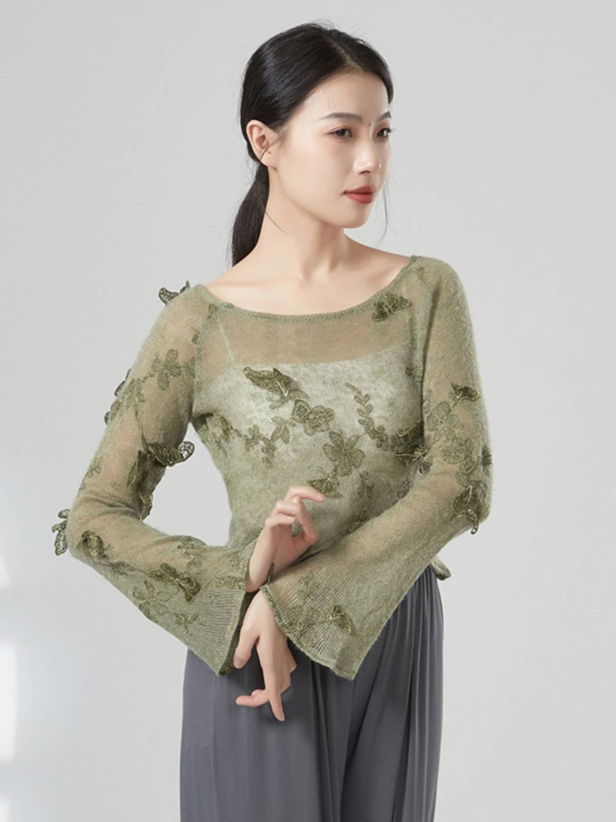 Classical dance dance clothing butterfly embroidered top Chinese dance national dance exercise, modern dance clothing female teacher