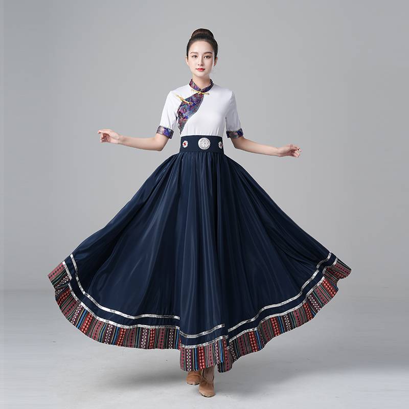 The Tibetan Dance Show Women's Half-Liploon Examinations practiced the dress-along-a-natured plaza dance costume