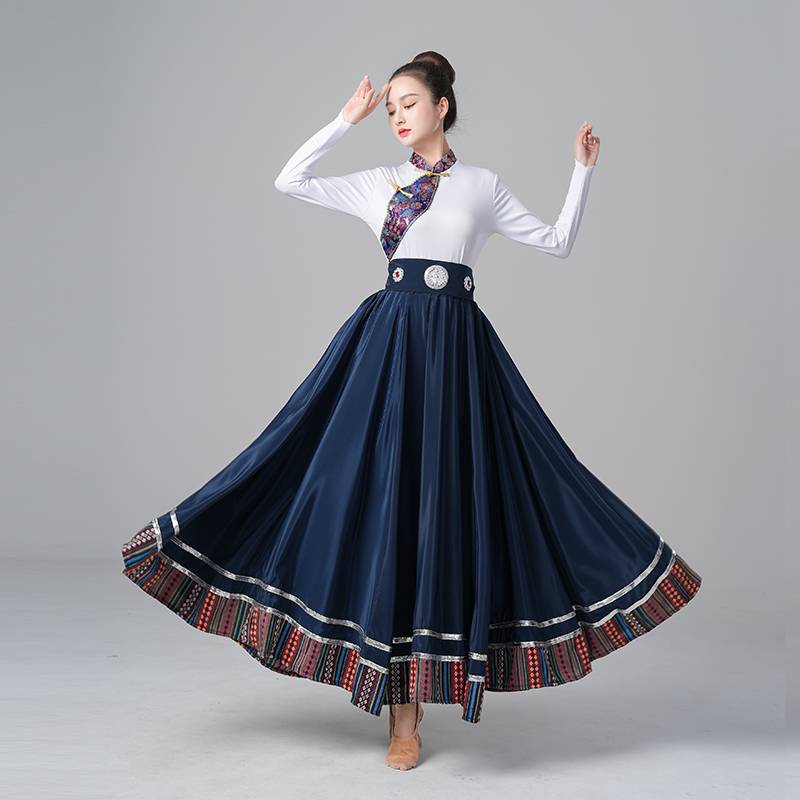The Tibetan Dance Show Women's Half-Liploon Examinations practiced the dress-along-a-natured plaza dance costume