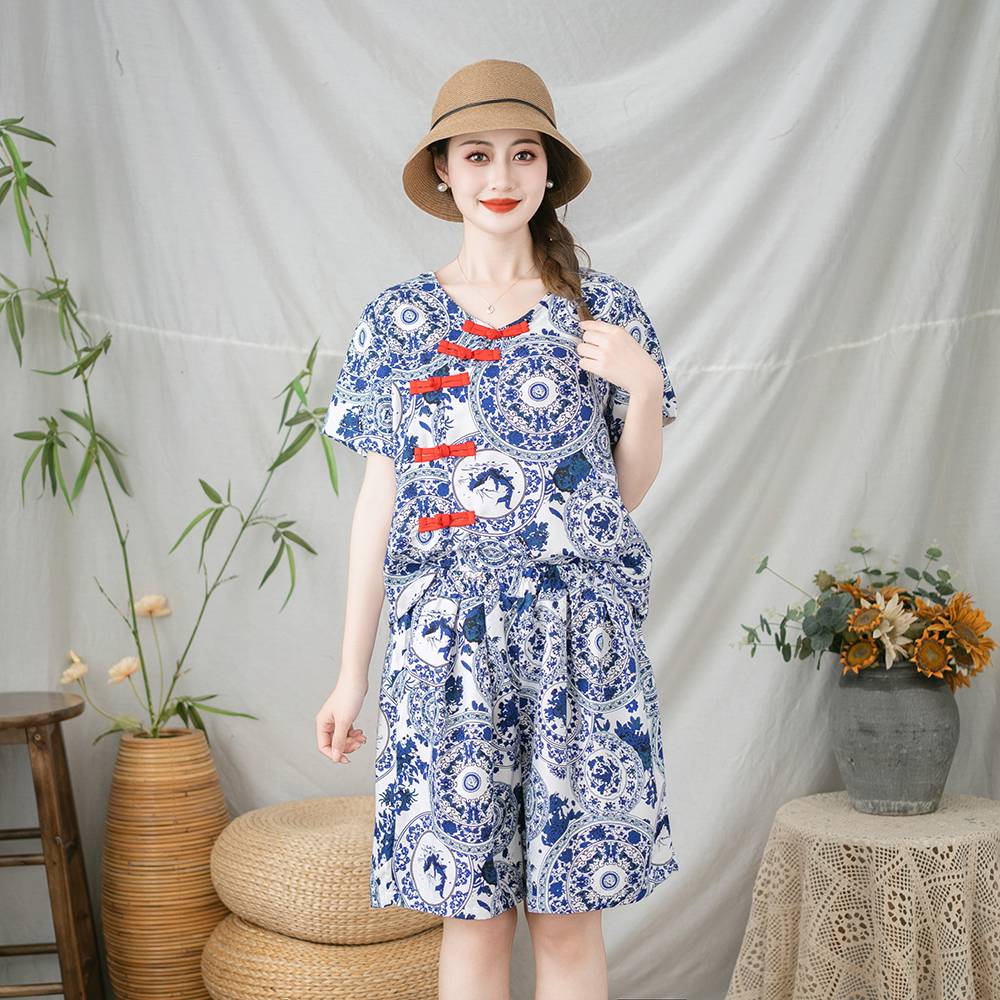 National style female V -neck short -sleeved T -shirt shorts Two -piece set of trendy summer sets of Northeast Dahua Plaza dance stage