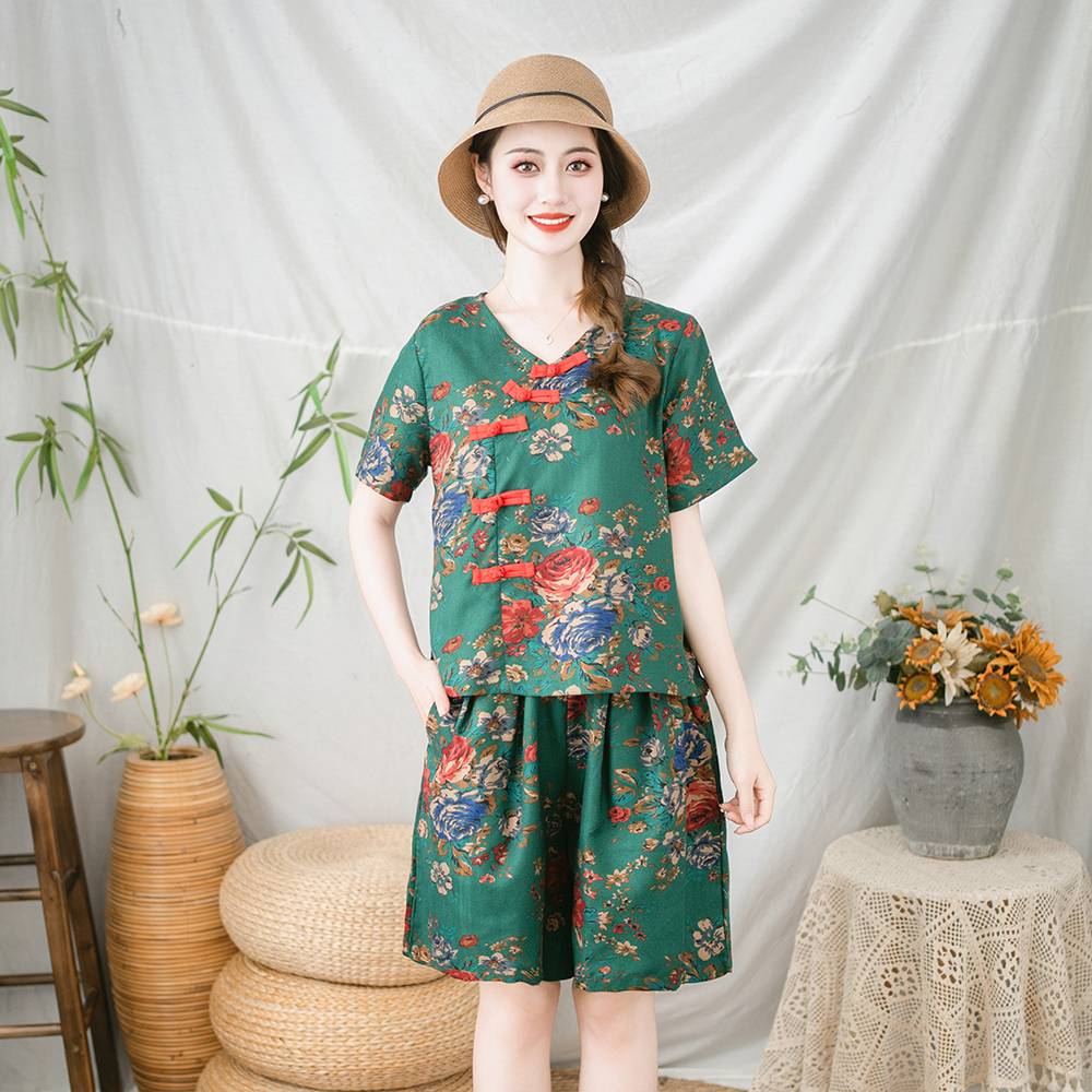 National style female V -neck short -sleeved T -shirt shorts Two -piece set of trendy summer sets of Northeast Dahua Plaza dance stage