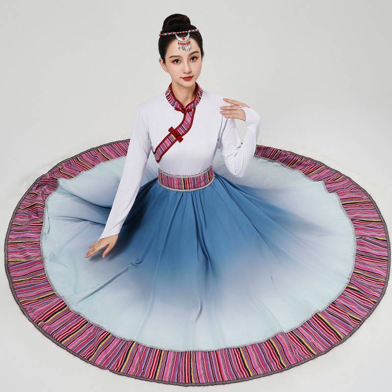 Tibetan dance dress women's examination students practiced Tibetan national dance and plaza dance