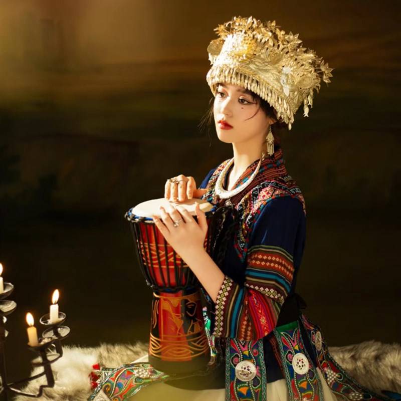 Miao clothing female Miao head jewelry collar R Tujia Miaojiang Girls Stage Performance Service Services Set