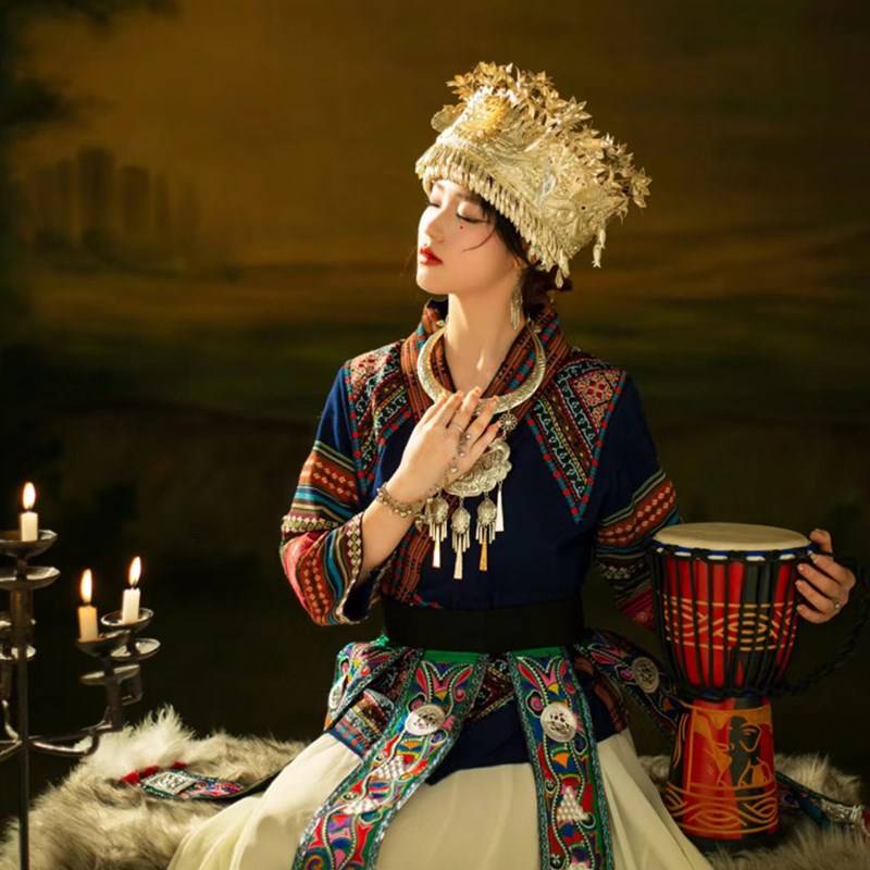 Miao clothing female Miao head jewelry collar R Tujia Miaojiang Girls Stage Performance Service Services Set