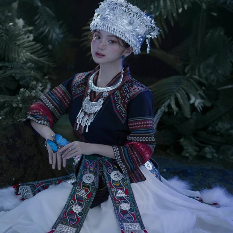 Miao clothing female Miao head jewelry collar R Tujia Miaojiang Girls Stage Performance Service Services Set