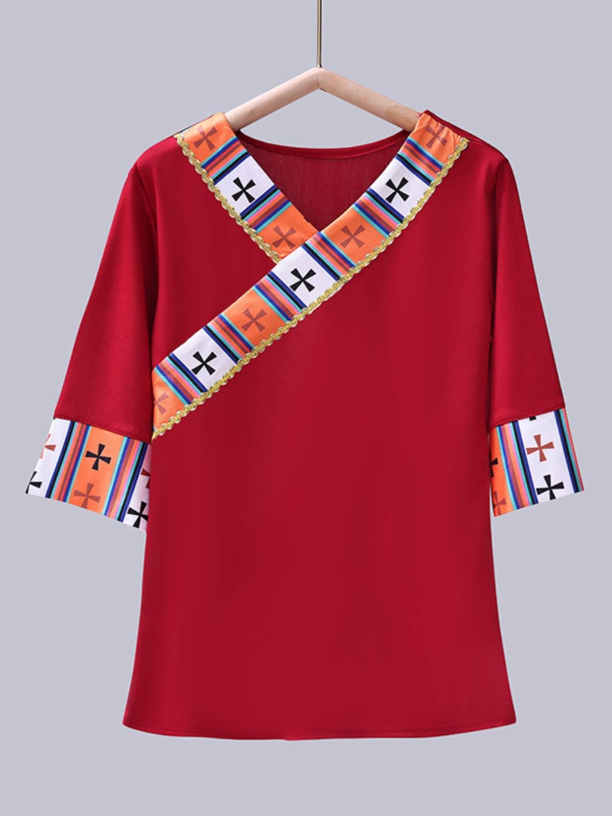 The Tibetans danced with a long-sleeved tweed and tweeded plaza dance