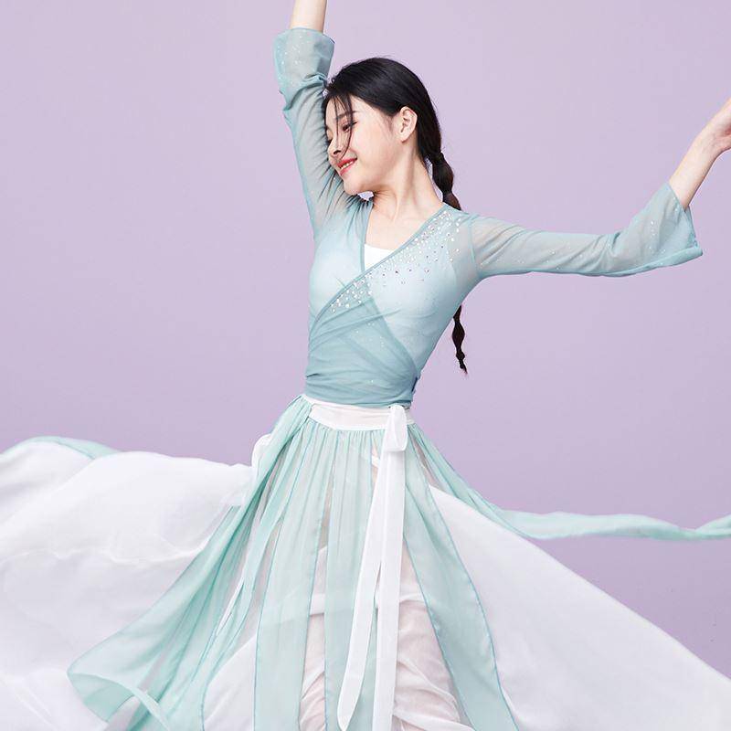 A Chinese-style choreographer in a small garment shop, with a cross-laced thong of thongs and thongs