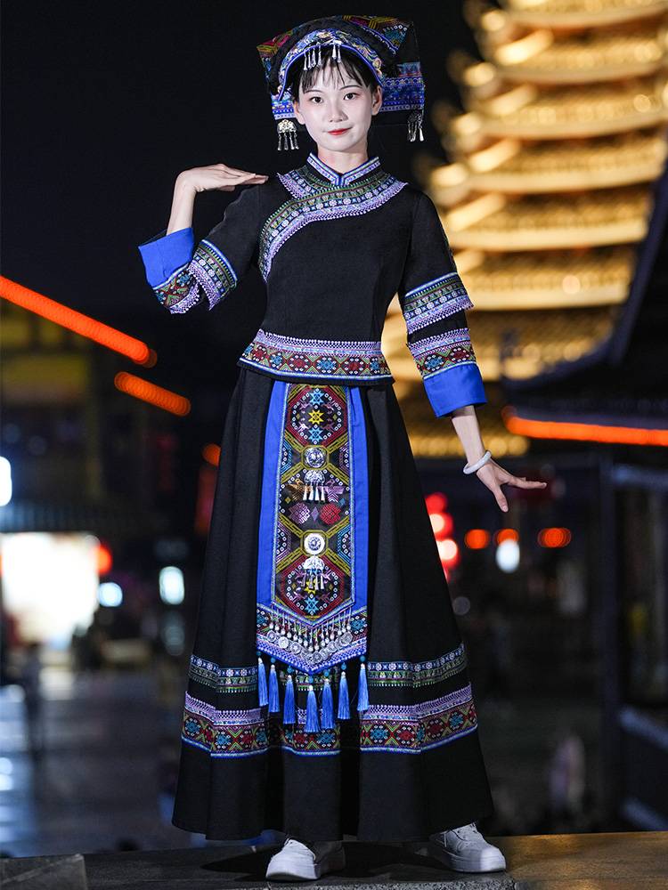 Adult new Buyi clothing female Guizhou minority clothing March three dance clothing table shows a long skirt