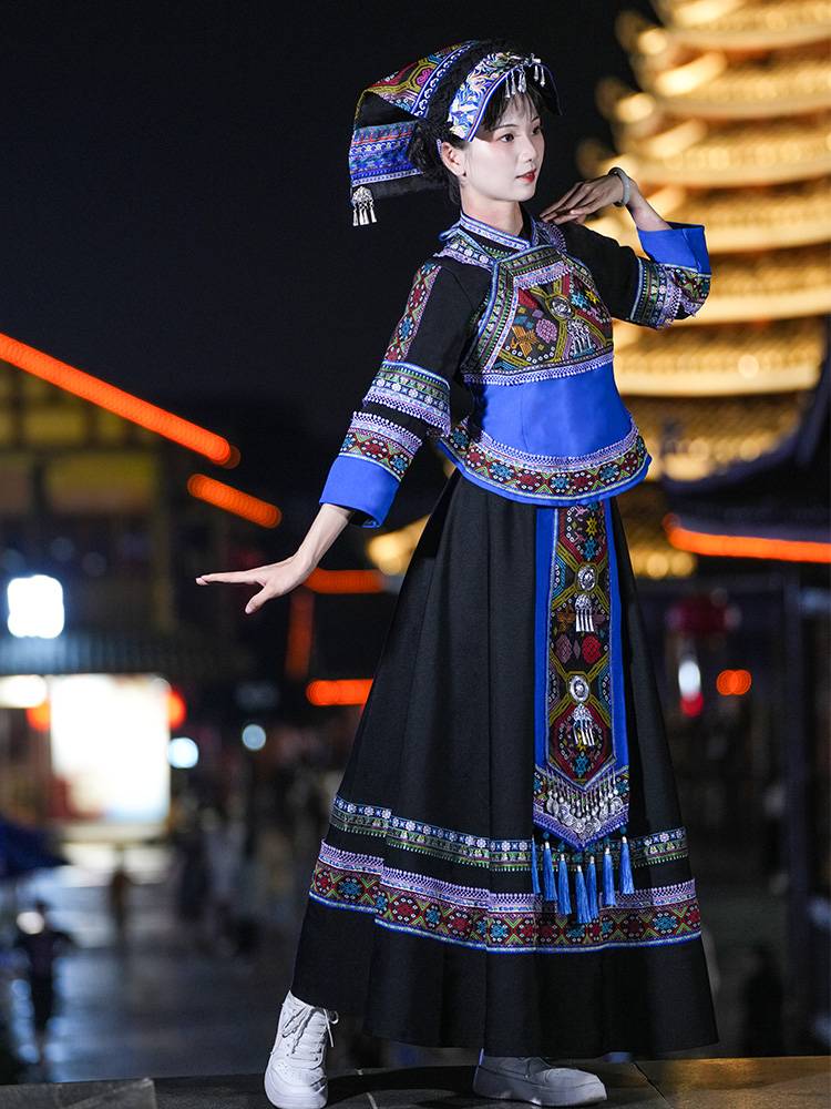 Adult new Buyi clothing female Guizhou minority clothing March three dance clothing table shows a long skirt