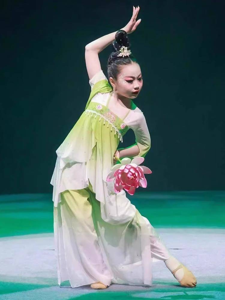 Jiangnan Cai Cai Lotus Dance Server Grusted Lotus Classical Dance Performance Services Hanfu Fish Play Lotus Leaf Bate Women