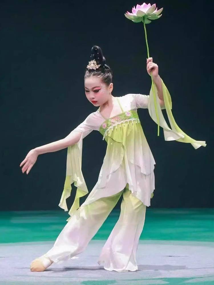 Jiangnan Cai Cai Lotus Dance Server Grusted Lotus Classical Dance Performance Services Hanfu Fish Play Lotus Leaf Bate Women