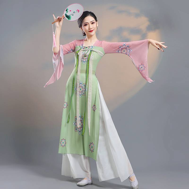 Classical dance service female Qi breasts Hanfu's elegant body rhyme, Han Tang, Tangfeng fan dance Chinese national dance performance