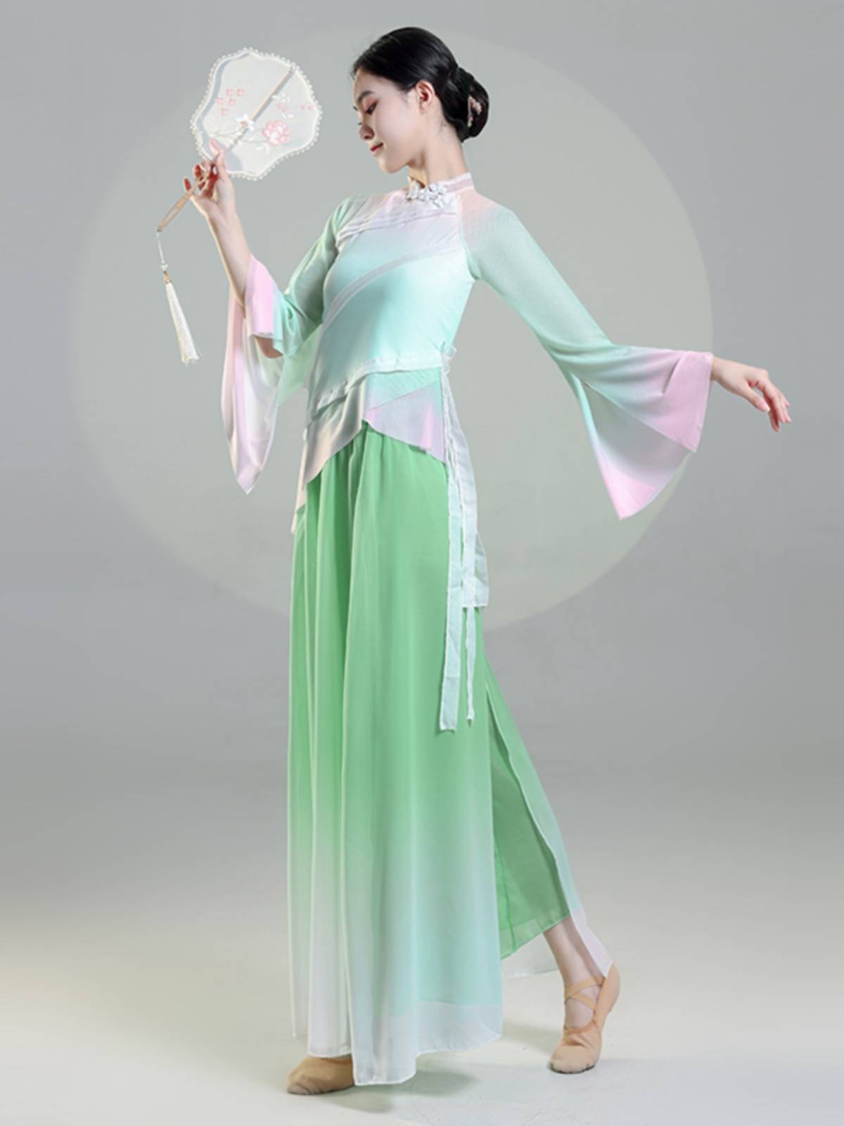 Classical dance watch performance clothing elegant practice service Chinese dance show national dance fan