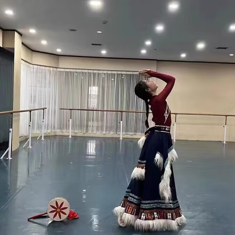New Tibetan dance clothing female Reba drum dancing exercises, big swing skirts, student national folk dance performance clothes