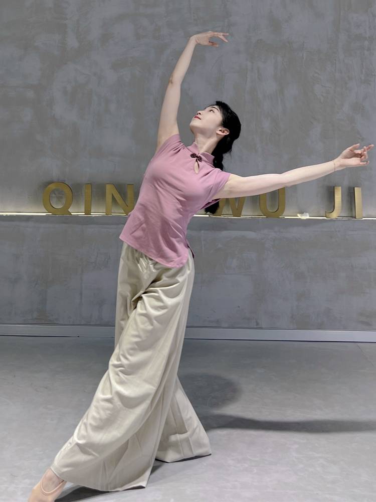 Classical dance plate buckle the top cheongsam to collect sleeveless dance uniforms modern dance vests testing clothes