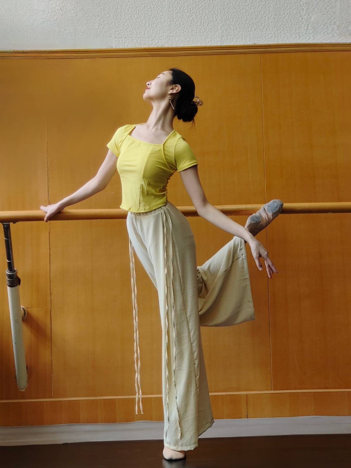 Short -sleeved classical dance exercise Chinese dance service dance -shaped dress dance top female new spring and summer modern dance