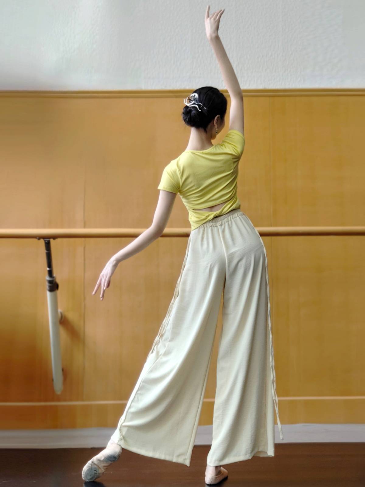 Short -sleeved classical dance exercise Chinese dance service dance -shaped dress dance top female new spring and summer modern dance