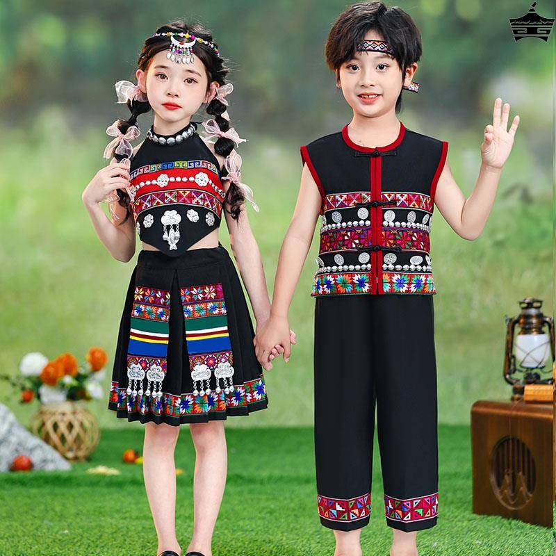 Children's Miao clothing performances, men and girls, Yunnan ethnic minorities, Li and Yi dance performances Miaojiang girls