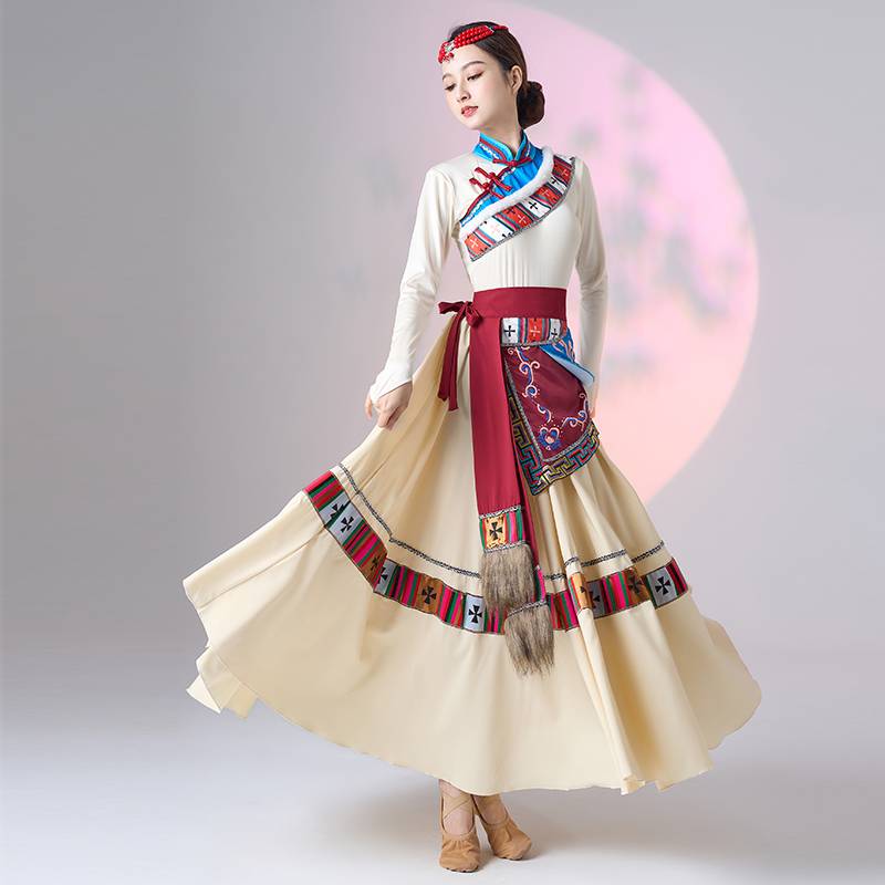 The Tibetan Dance Show Women's Apprenticeship Apprentice, a tuxedo plaza and a half-tied national dance dress