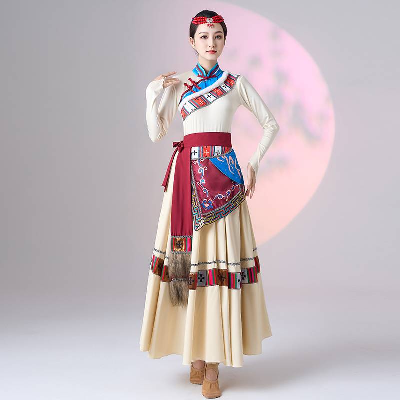 The Tibetan Dance Show Women's Apprenticeship Apprentice, a tuxedo plaza and a half-tied national dance dress