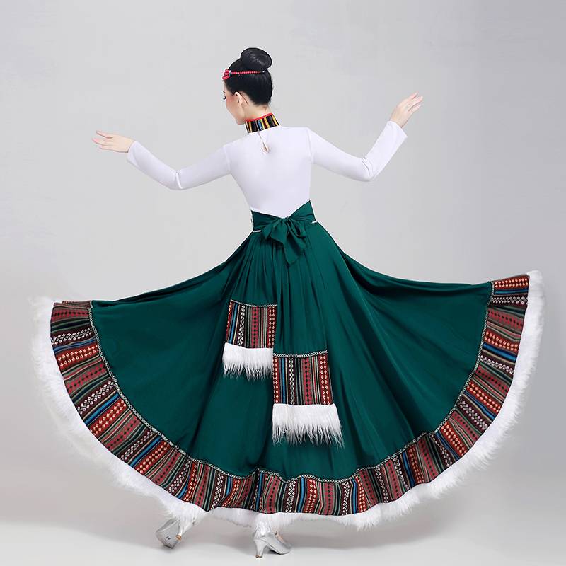The Tibetan Dance Show Women's Examination practiced a half-hair dress and a minority exam dress