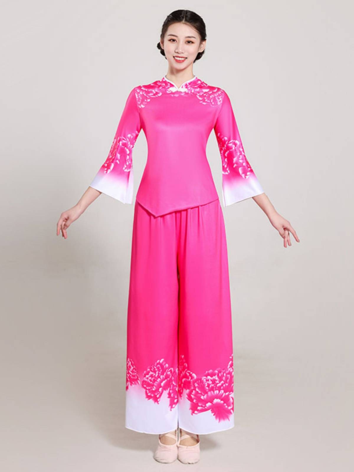 Plaza dance clothing new set of summer Yangge suit performance service women middle -aged and elderly fan ethnic classical dance set