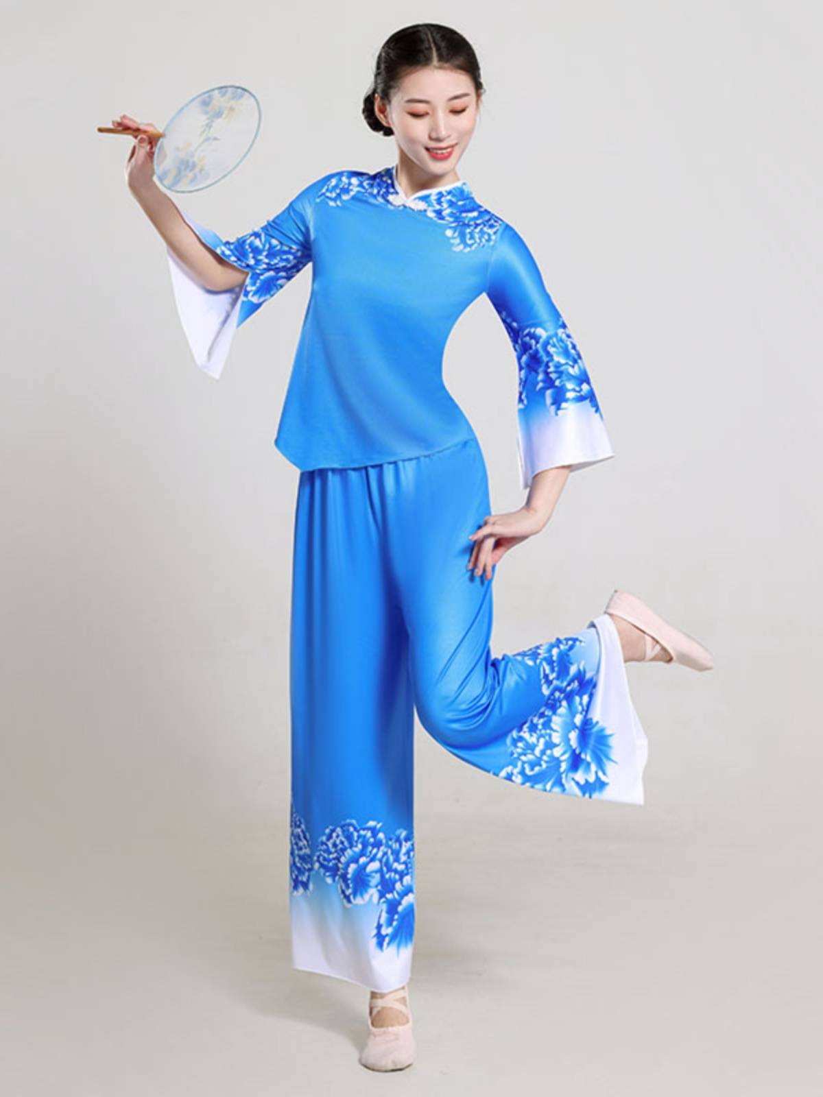 Plaza dance clothing new set of summer Yangge suit performance service women middle -aged and elderly fan ethnic classical dance set