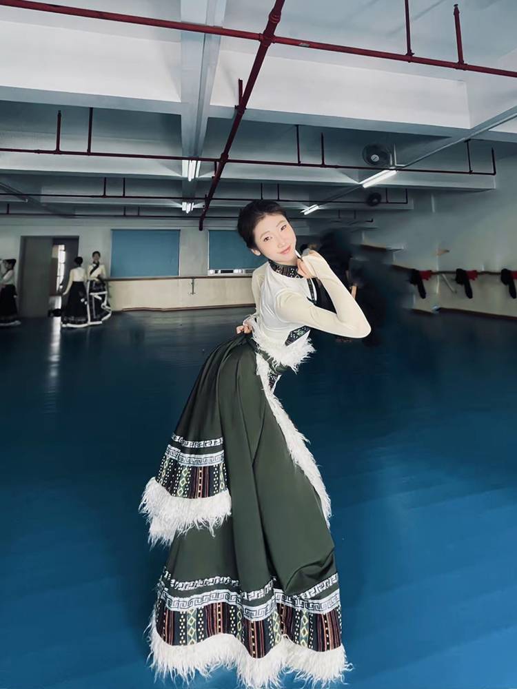 The Tibetan Dance Show Female Adult Apprenticeship Practice Half-Skirt Hide-A-Tow