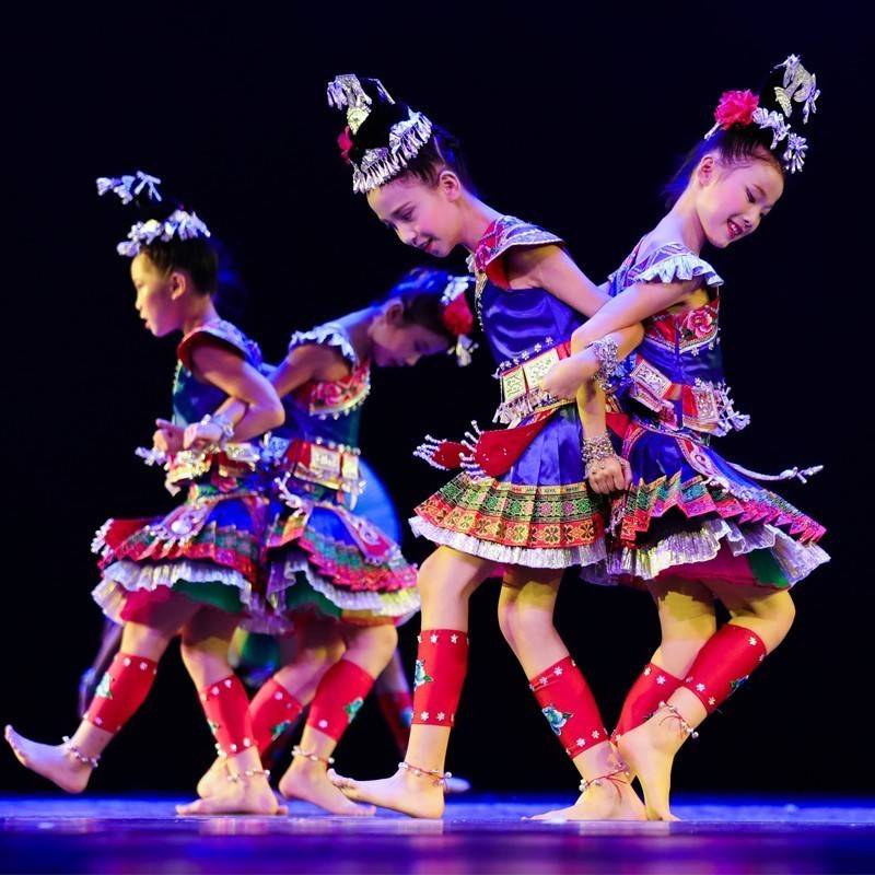 The tenth session of the small lotus style stepping on the colorful dance performance service children's Miao and Dai ethnic minority dance performance clothing