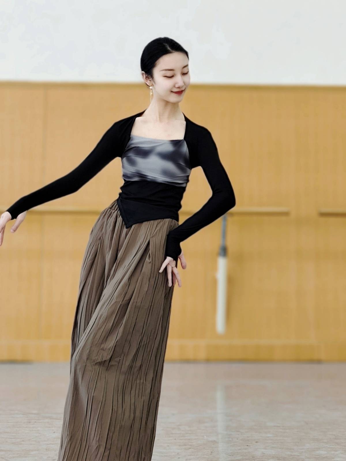 Modern dance long -sleeved knitted top Chinese style classical dance exercise female ink dance service autumn and winter new art test