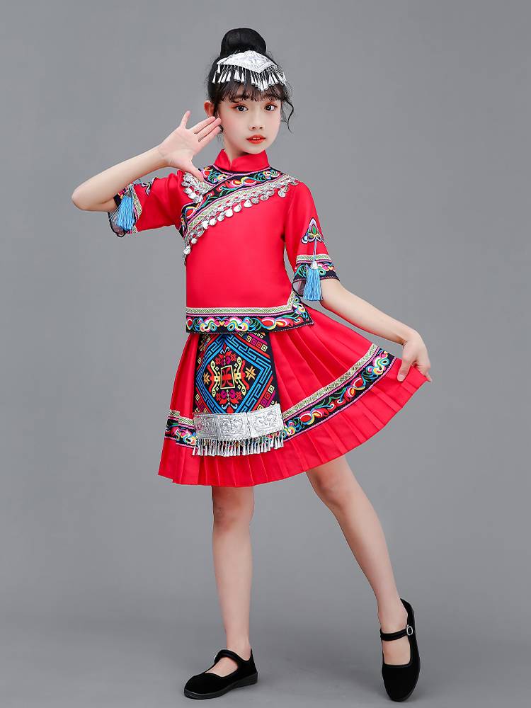 Guangxi Zhuang Ethnic Yunnan March 3rd Ethnic Dance Series Performance Performance Miao Li Children's Campus Liuyi Yi Yao