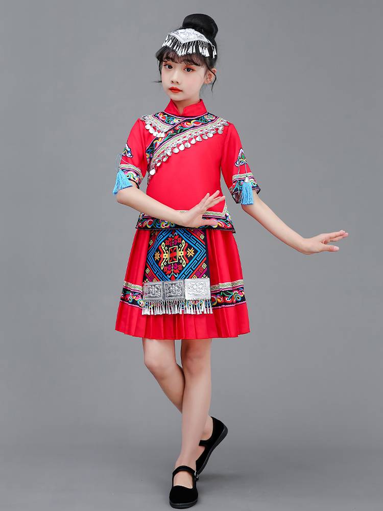 Guangxi Zhuang Ethnic Yunnan March 3rd Ethnic Dance Series Performance Performance Miao Li Children's Campus Liuyi Yi Yao