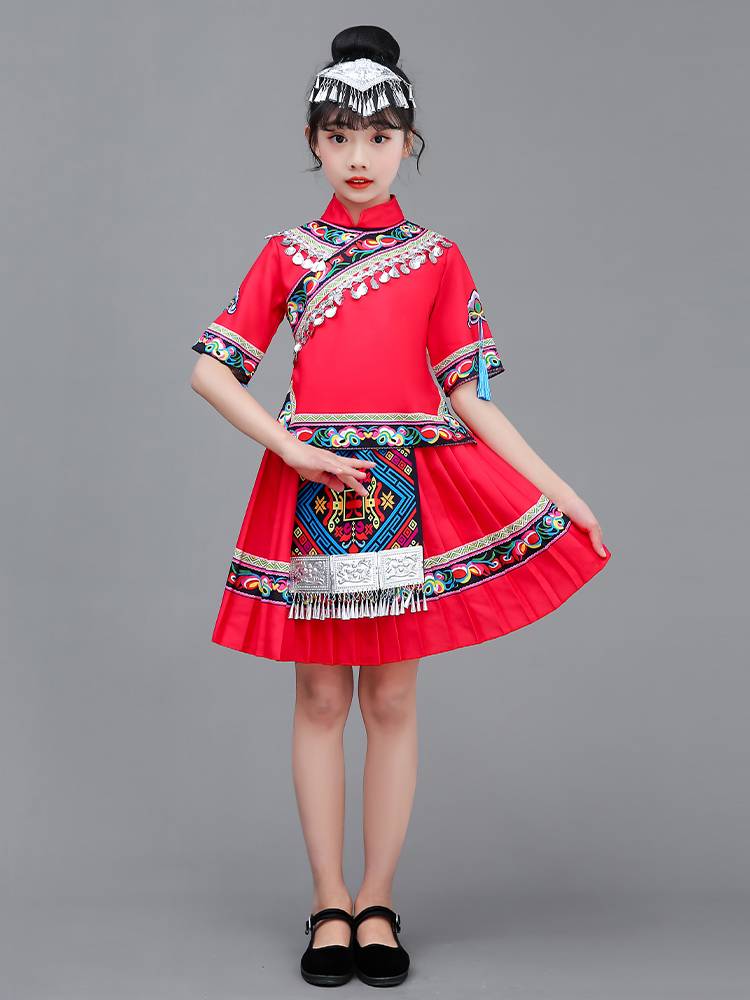 Guangxi Zhuang Ethnic Yunnan March 3rd Ethnic Dance Series Performance Performance Miao Li Children's Campus Liuyi Yi Yao
