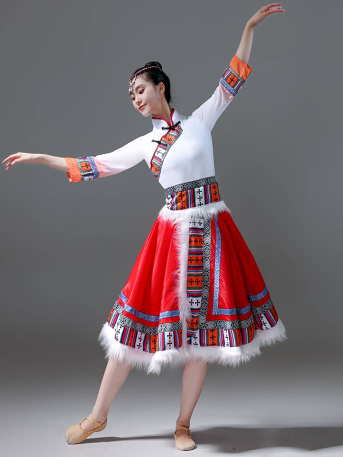 Tibetan dance show, dress plaza dance, dance troupe troupe troupe troupe